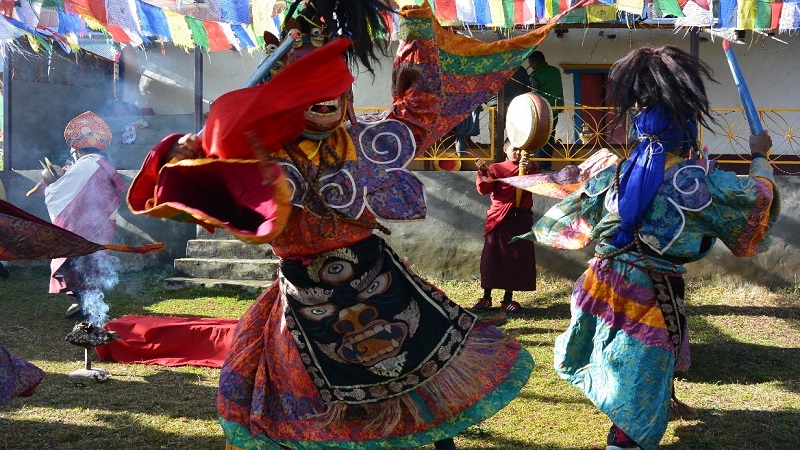 2016-12-14 Turister i Nepal hjlper handikappade barn